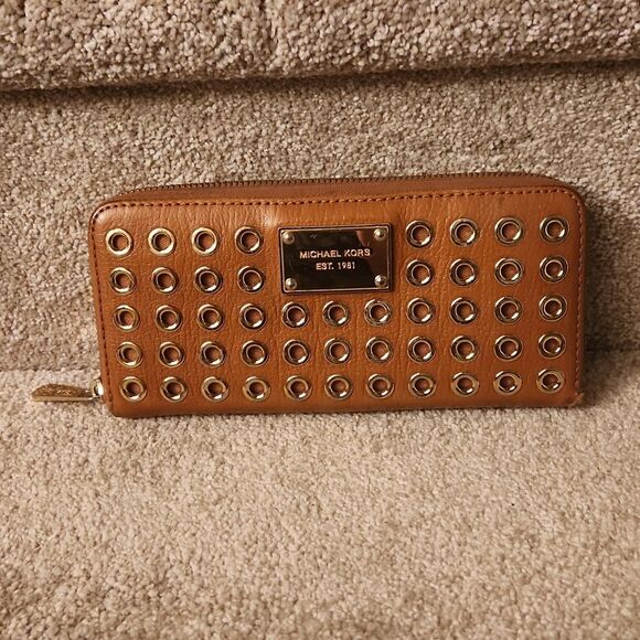 Michael Kors Brown Hamilton Tall Tote Bag w/ Rivets & Matching Ziparound Wallet - Picture 10 of 13